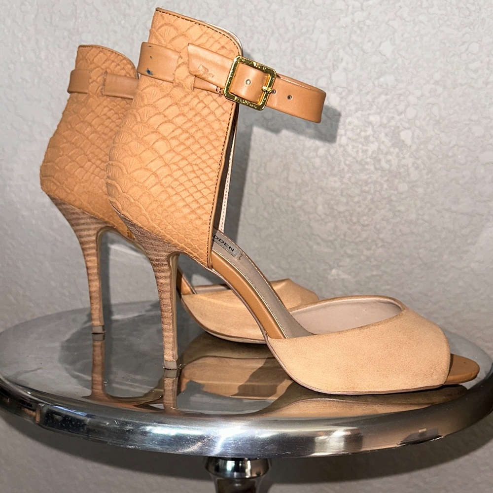 Steve Madden Tan Textured Heels